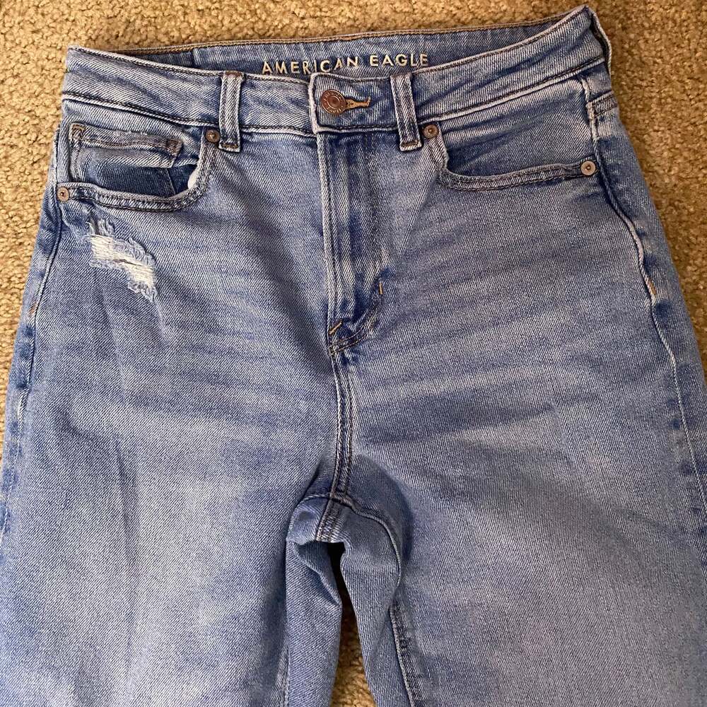 American Eagle Stretch Mom Jeans Medium Wash - Picture 11 of 16